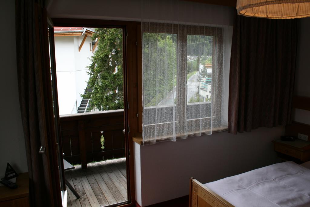 Haus Oberland Bed and Breakfast Sankt Anton am Arlberg Buitenkant foto