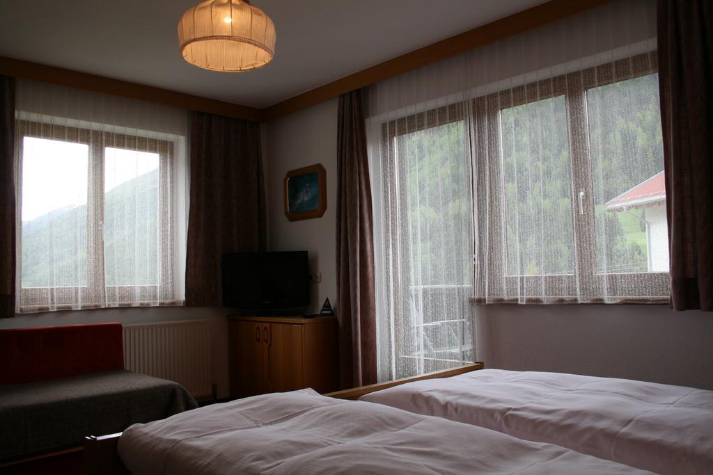 Haus Oberland Bed and Breakfast Sankt Anton am Arlberg Buitenkant foto