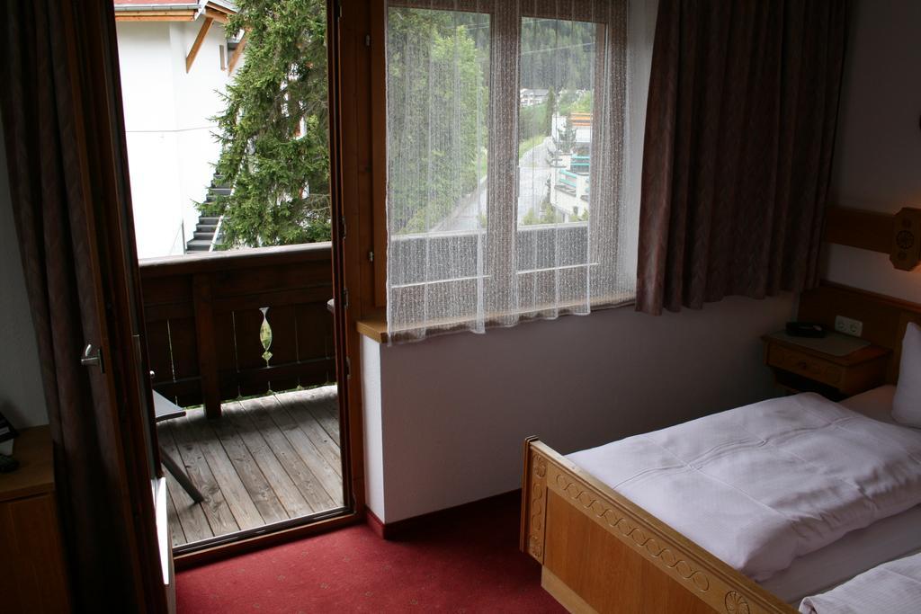 Haus Oberland Bed and Breakfast Sankt Anton am Arlberg Buitenkant foto